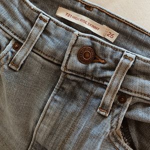 Levi High Rise Skinny Jeans